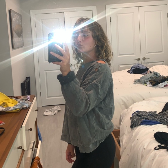 Gray sweatshirt - Picture 3 of 7